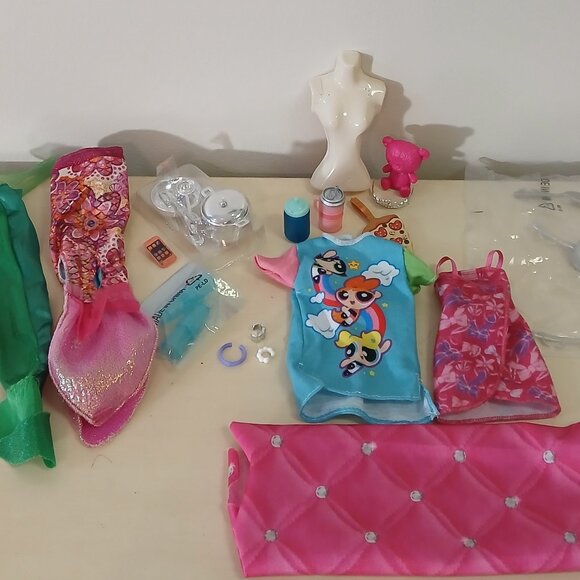 Assorted Barbie clothes and accessories - 20 pieces - Picture 6 of 8